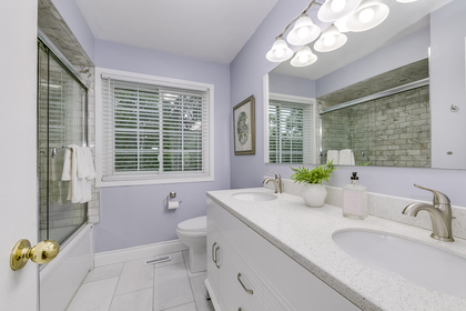 Main Bathroom - 2407 Stefi Tr, Oakville - Elite3 & Team at 2407 Stefi Trail, River Oaks, Oakville