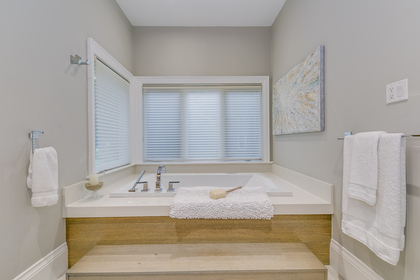 Master Ensuite - 1283 Whiteoaks Ave, Mississauga - Elite3 & Team at 1283 Whiteoaks Avenue, Lorne Park, Mississauga