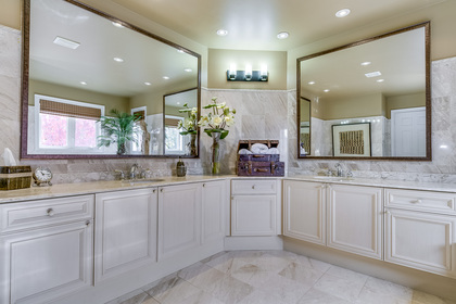 Master Ensuite - 2460 Bon Echo Dr, Oakville - Elite3 & Team at 2460 Bon Echo Drive, Iroquois Ridge North, Oakville