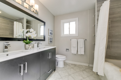 Master Ensuite - 1509 Clearview Dr, Oakville - Elite3 & Team at 1509 Clearview Drive, Clearview, Oakville