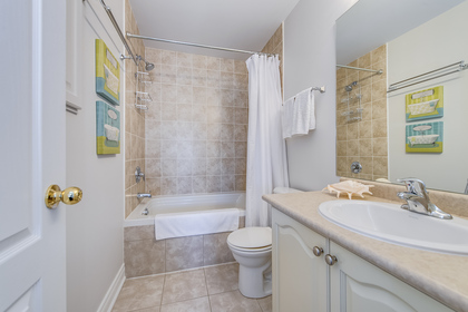 Master Ensuite - 2014 Lushes Ave, Mississauga - Elite3 & Team at 2014 Lushes Avenue, Clarkson, Mississauga