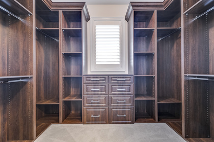 Master Walk-In Closet with Organizer - 95 North Park Blvd, Oakville - Elite3 & Team at 95 North Park Boulevard, Rural Oakville, Oakville