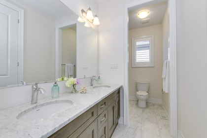 Main Bathroom - 95 North Park Blvd, Oakville - Elite3 & Team at 95 Park Boulevard, Rural Oakville, Oakville
