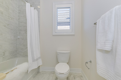 Main Bathroom - 95 North Park Blvd, Oakville - Elite3 & Team at 95 Park Boulevard, Rural Oakville, Oakville