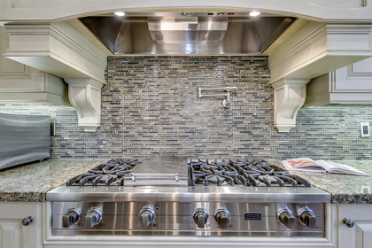 Kitchen - 5041 Lakeshore Rd, Burlington - Elite3 & Team at 5041 Lakeshore Road, Appleby, Burlington Kitchen - 5041 Lakeshore Rd, Burlington - Elite3 & Team at 5041 Lakeshore Road, Appleby, Burlington