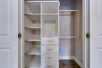 Walk-In Closet With Organizer - 5041 Lakeshore Rd, Burlington - Elite3 & Team at 5041 Lakeshore Road, Appleby, Burlington Walk-In Closet With Organizer - 5041 Lakeshore Rd, Burlington - Elite3 & Team at 5041 Lakeshore Road, Appleby, Burlington