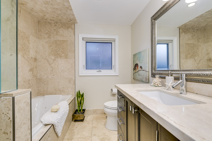 Main Bathroom - 172 Arichat Rd, Oakville - Elite3 & Team at 172 Arichat Road, Eastlake, Oakville