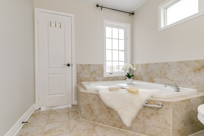 Master Ensuite - 1342 Weir Chase, Mississauga - Elite3 & Team at 1342 Weir Chase, East Credit, Mississauga