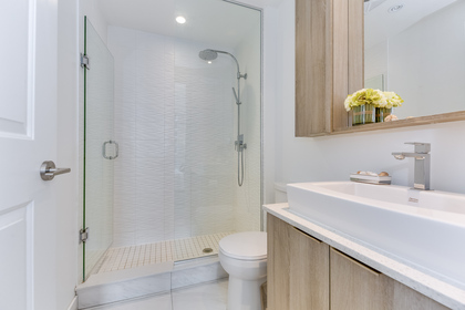 Master Ensuite - 1107-110 Marine Parade Dr, Etobicoke at 1107 - 110 Marine Parade Drive, Mimico, Toronto