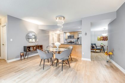 Dining Area - 1109 - 270 Wellington St. W., Toronto - Elite3 & Team at 1109 - 270 Wellington Street, Waterfront Communities C1, Toronto Dining Area - 1109 - 270 Wellington St. W., Toronto - Elite3 & Team at 1109 - 270 Wellington Street, Waterfront Communities C1, Toronto