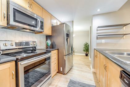 Kitchen - 1109 - 270 Wellington St. W., Toronto - Elite3 & Team at 1109 - 270 Wellington Street, Waterfront Communities C1, Toronto Kitchen - 1109 - 270 Wellington St. W., Toronto - Elite3 & Team at 1109 - 270 Wellington Street, Waterfront Communities C1, Toronto