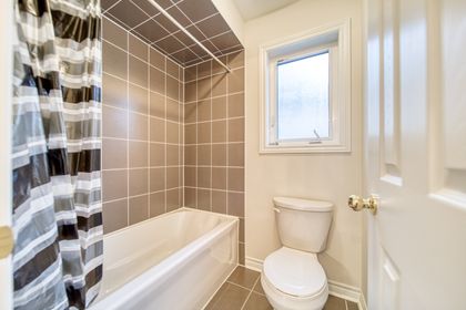 4pc Semi-Ensuite - 1884 Castlepoint Dr., Oshawa - Elite3 & Team at 1884 Castlepoint Drive, Taunton, Oshawa