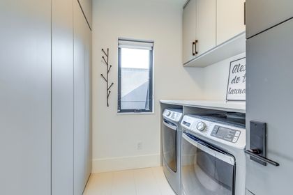 Laundry Room - 2174 Elmhurst Ave., Oakville - Elite3 & Team at 2174 Elmhurst Avenue, Eastlake, Oakville