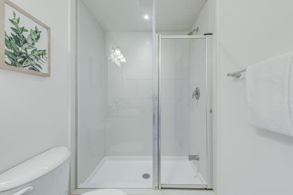 Primary Bedroom Ensuite - 56-305 Garner Rd.W., Ancaster - Elite3 & Team at 56 - 305 Garner Road W., Ancaster, Hamilton