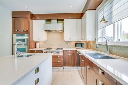 Kitchen - 2312 Lyndhurst Dr., Oakville - Elite3 & Team at 2312 Lyndhurst Drive, Iroquois Ridge North, Oakville