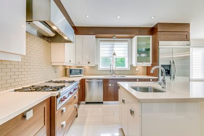 Kitchen - 2312 Lyndhurst Dr., Oakville - Elite3 & Team at 2312 Lyndhurst Drive, Iroquois Ridge North, Oakville