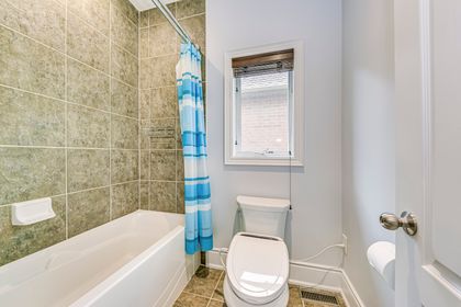 Main Bath - 2312 Lyndhurst Dr., Oakville - Elite3 & Team at 2312 Lyndhurst Drive, Iroquois Ridge North, Oakville