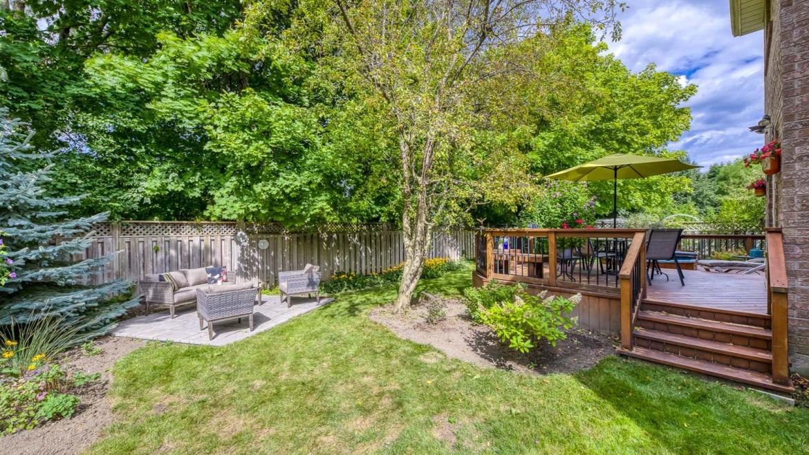 566 Blenheim Crescent, Eastlake, Oakville 