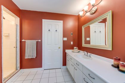 Primary Bedroom Ensuite - 566 Blenheim Cres., Oakville - Elite3 & Team at 566 Blenheim Crescent, Eastlake, Oakville