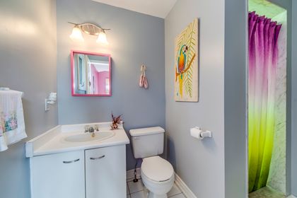 2nd Bedroom Ensuite - 566 Blenheim Cres., Oakville - Elite3 & Team at 566 Blenheim Crescent, Eastlake, Oakville