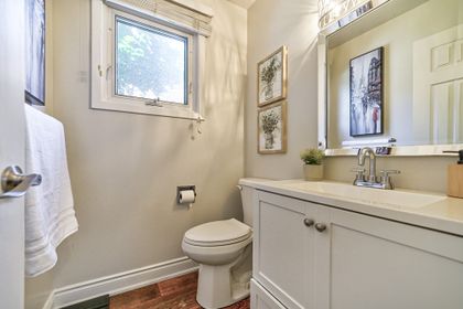 Powder Room - 4274 Gayling Gardens, Mississauga - Elite3 & Team at 4274 Gayling Gdns, Erin Mills, Mississauga