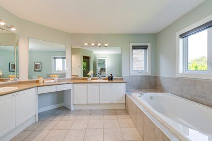Primary Bedroom Ensuite - 1227 Grace Dr., Oakville - Elite3 & Team at 1227 Grace Drive, Iroquois Ridge North, Oakville