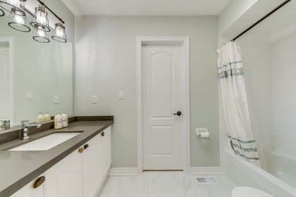 4pc Semi-Ensuite - 1227 Grace Dr., Oakville - Elite3 & Team at 1227 Grace Drive, Iroquois Ridge North, Oakville