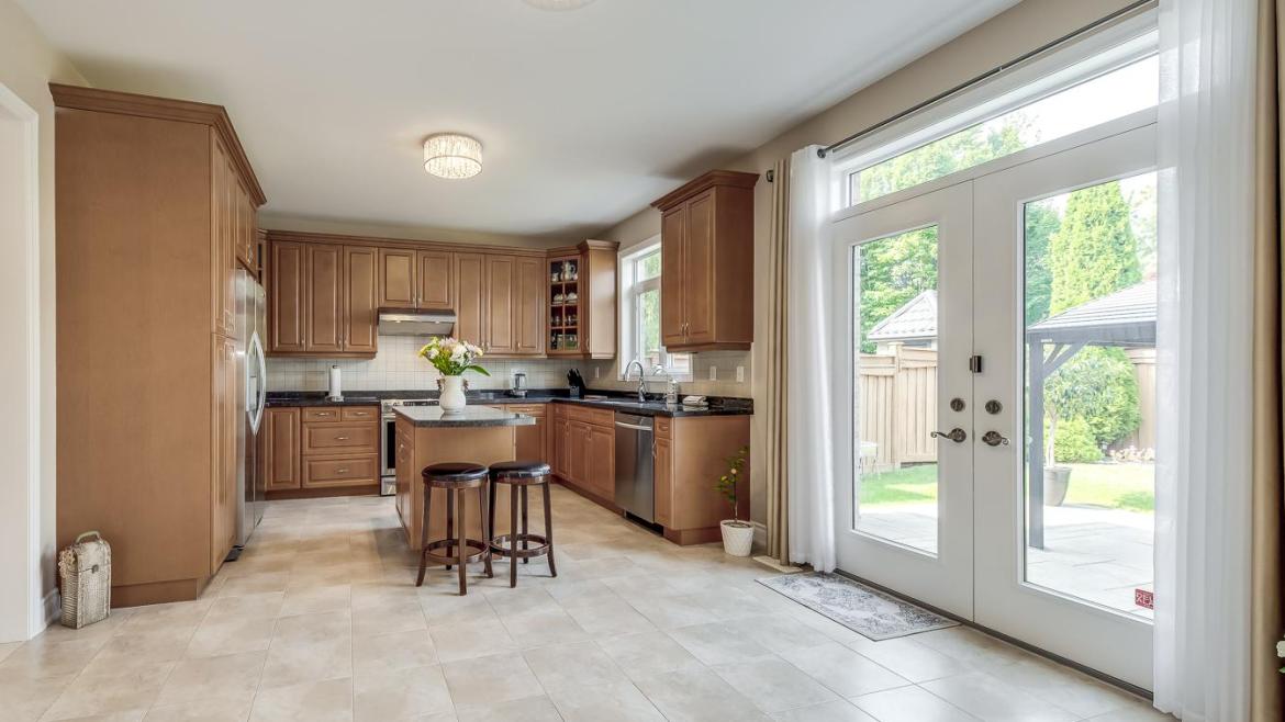 2395 Thruxton Drive, Iroquois Ridge North, Oakville 