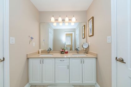 Semi-Ensuite - 2395 Thruxton Dr., Oakville at 2395 Thruxton Drive, Iroquois Ridge North, Oakville