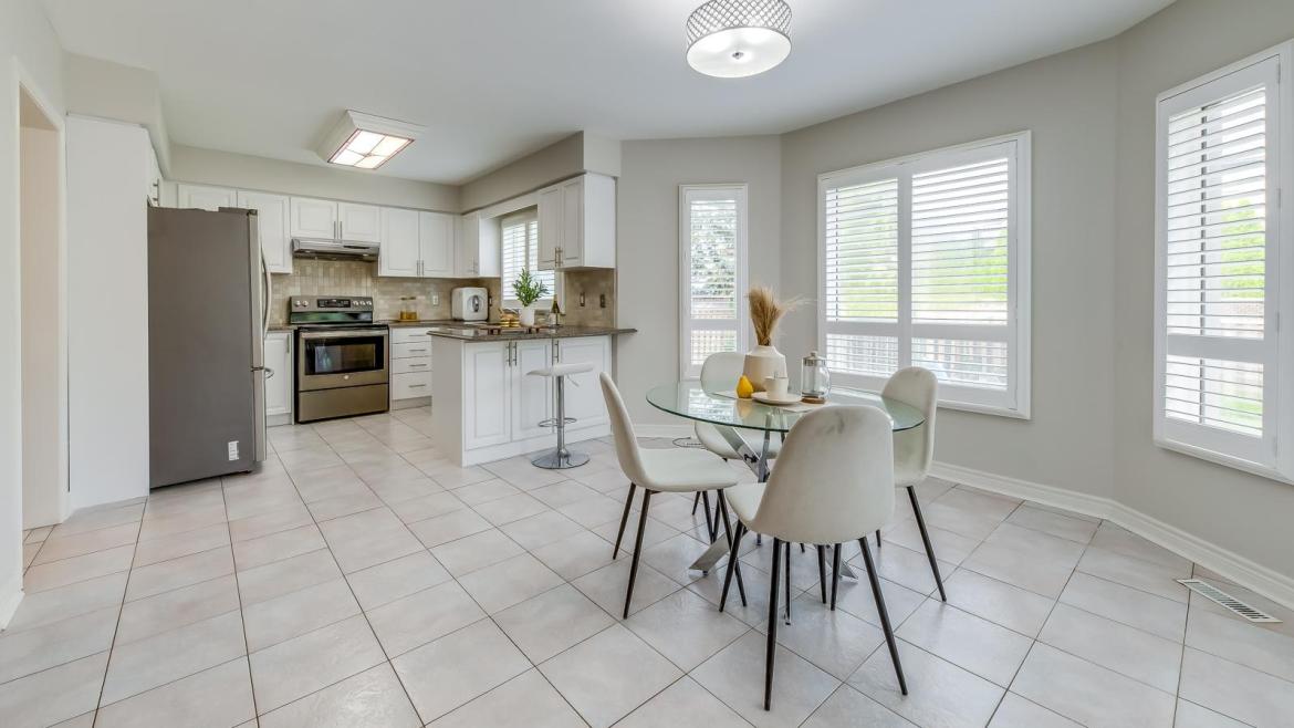2303 Hilltop Lane, West Oak Trails, Oakville 