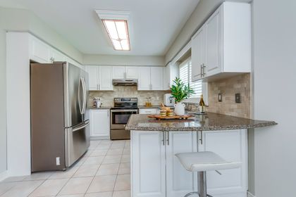 Kitchen - 2303 Hilltop Lane, Oakville - Elite3 & Team at 2303 Hilltop Lane, West Oak Trails, Oakville