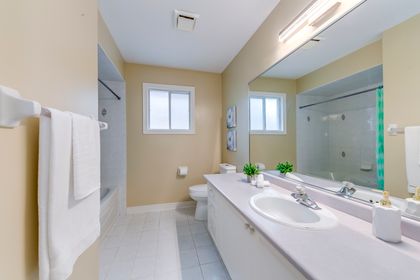 Main Bath - 2303 Hilltop Lane, Oakville - Elite3 & Team at 2303 Hilltop Lane, West Oak Trails, Oakville