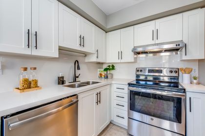 Kitchen - 22 - 840 Dundas St.W., Mississauga - Elite3 & Team at 22 - 840 W. Dundas Street, Erindale, Mississauga