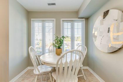 Breakfast Area - 22 - 840 Dundas St.W., Mississauga - Elite3 & Team at 22 - 840 W. Dundas Street, Erindale, Mississauga