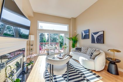 Living Room - 22 - 840 Dundas St.W., Mississauga - Elite3 & Team at 22 - 840 W. Dundas Street, Erindale, Mississauga