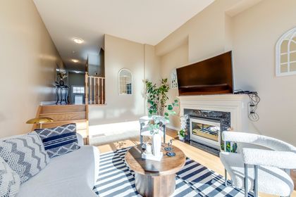 Living Room - 22 - 840 Dundas St.W., Mississauga - Elite3 & Team at 22 - 840 W. Dundas Street, Erindale, Mississauga