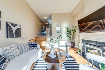 Living Room - 22 - 840 Dundas St.W., Mississauga - Elite3 & Team at 22 - 840 W. Dundas Street, Erindale, Mississauga