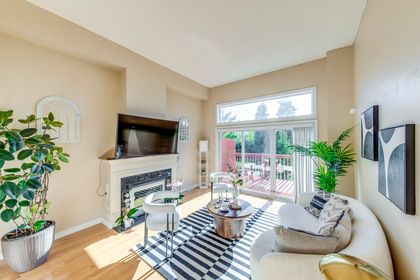 Living Room - 22 - 840 Dundas St.W., Mississauga - Elite3 & Team at 22 - 840 W. Dundas Street, Erindale, Mississauga