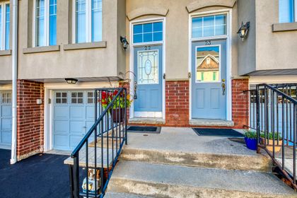 Exterior - 22 - 840 Dundas St.W., Mississauga - Elite3 & Team at 22 - 840 W. Dundas Street, Erindale, Mississauga