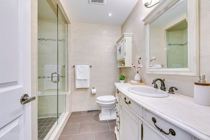 Main Bath - 3401 Water Lily Crt., Mississauga - Elite3 & Team at 3401 Water Lily Court, Lisgar, Mississauga