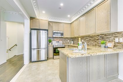 Kitchen – 3078 Janice Dr., Oakville - Elite3 & Team at 3078 Janice Drive, Rural Oakville, Oakville