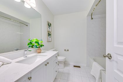 Main Bath – 3078 Janice Dr., Oakville - Elite3 & Team at 3078 Janice Drive, Rural Oakville, Oakville