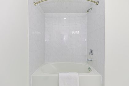 Main Bath – 3078 Janice Dr., Oakville - Elite3 & Team at 3078 Janice Drive, Rural Oakville, Oakville