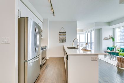 Kitchen - 3310 - 4011 Brickstone Mews, Mississauga at 3310 - 4011 Brickstone Mews, City Centre, Mississauga