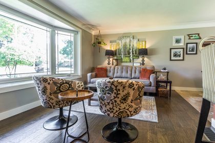 Living Room - 5222 Bromley Rd., Burlington - Elite3 & Team at 5222 Bromley Road, Appleby, Burlington