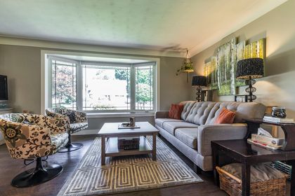 Living Room - 5222 Bromley Rd., Burlington - Elite3 & Team at 5222 Bromley Road, Appleby, Burlington