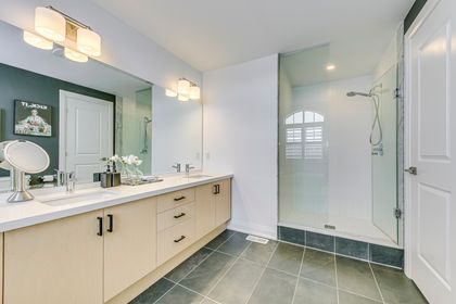 Primary Bedroom Ensuite - 4019 Sixth Line, Oakville - Elite3 & Team at 4019 Sixth Line, 1008 - GO Glenorchy, Oakville