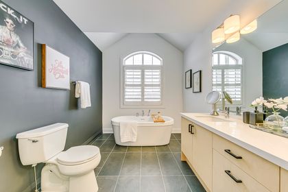 Primary Bedroom Ensuite - 4019 Sixth Line, Oakville - Elite3 & Team at 4019 Sixth Line, 1008 - GO Glenorchy, Oakville