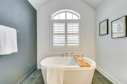 Primary Bedroom Ensuite - 4019 Sixth Line, Oakville - Elite3 & Team at 4019 Sixth Line, 1008 - GO Glenorchy, Oakville
