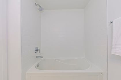 Main Bath - 4019 Sixth Line, Oakville - Elite3 & Team at 4019 Sixth Line, 1008 - GO Glenorchy, Oakville